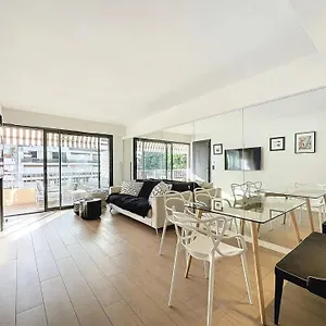 3p Between Croisette Beaches And Antibes Street Apartment