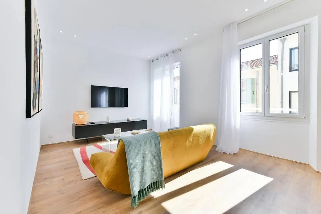 3 Daumas - Superbe Appartement 2 Chambres Hyper Centre Cannes 0*,